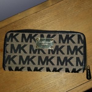 Michael kors mk signature wallet
